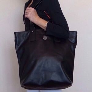 Lululemon Reversible Mantra Dream Big Large Tote Gym Yoga Bag Black Floral Pouch